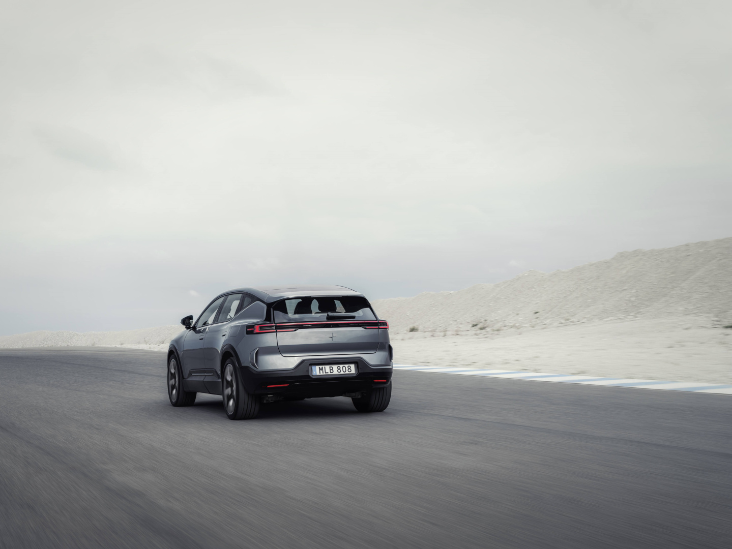 SMALL_693788_20251001_Polestar_3_Model_Year_2026
